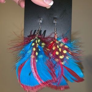 H&M feather earrings (very stylish)